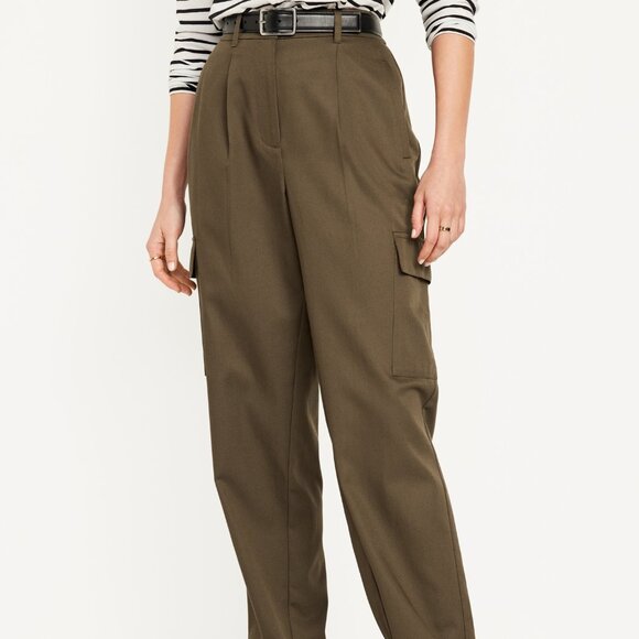 Old Navy Pants - EUC Old Navy Extra High Waisted Taylor Pleated Cargo Pants